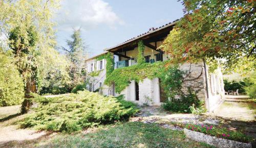 Three-Bedroom Vacation Home 