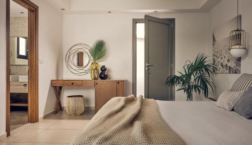 Superior Room with Garden View and Shared Pool