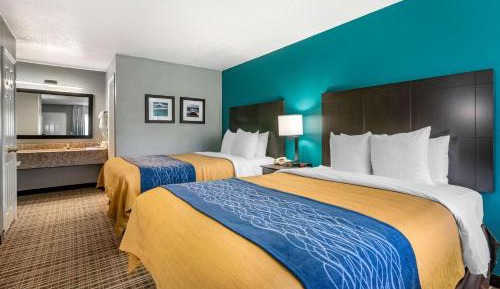 Queen Room with Two Queen Beds - Non-Smoking