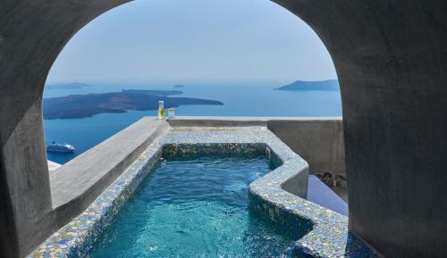 Two-Bedroom Villa with Outdoor Heated Plunge Pool and Caldera View