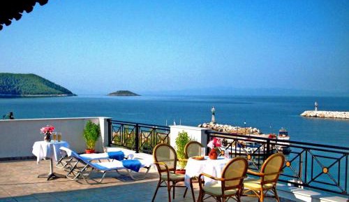 Deluxe One-Bedroom Apartment with Big Terrace and Panoramic Sea View