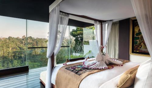 Royal Two- Storey One Bedroom Pool Villa with  Jacuzzi and One-Time Floating Breakfast 