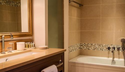 Family Room - Free Access to Spa and Private Beach
