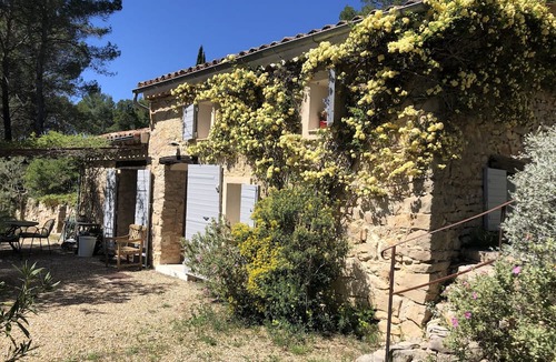Entrecasteaux House | Mazet Dans la Pinède, Avec Piscine Privée. Animaux de Compagnies Bienvenus !