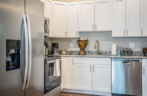 Bartow Apartment | 3 Bedroom 717811 by Houzlet