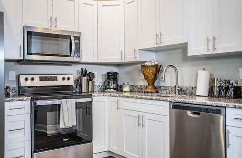 Bartow Apartment | 3 Bedroom 717811 by Houzlet