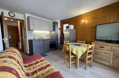 Praz-sur-Arly Apartment | 300m from resort center, 1st floor, view mountain, balcony, parking, tv, ski locker, 29m²