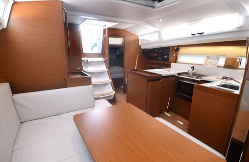 Komolac Boat Rental | Dubrovnik Delight: A Sun-Kissed Sailing Experience