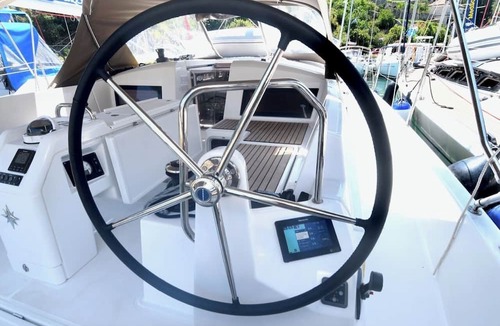 Komolac Boat Rental | Dubrovnik Delight: A Sun-Kissed Sailing Experience