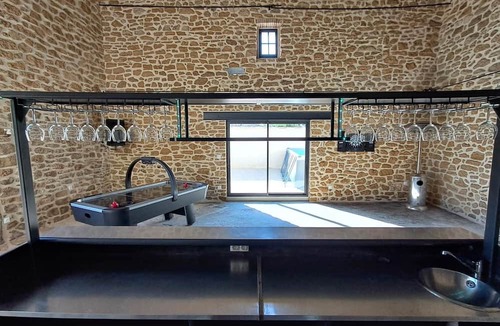 Suze-la-Rousse Apartment | Apartment 'Chez Vero & David - Piscine' with Private Pool, Wi-Fi and Air Conditioning