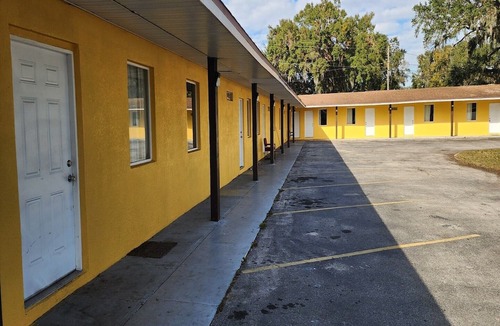 Bartow Apartment | 2 Full Beds|Non-Smoking