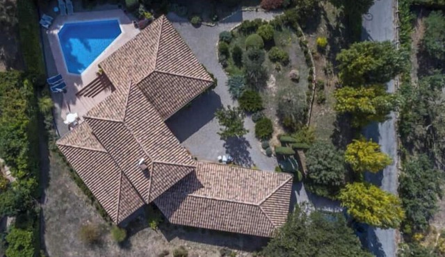 Magnificent Provençal villa in a quiet private domain