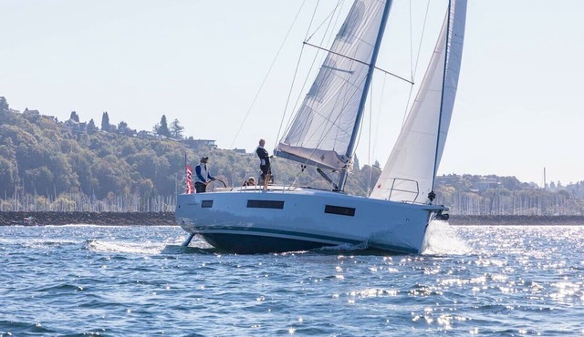 Sun-Kissed Sailing Adventure in the Stunning Islas Cícladas